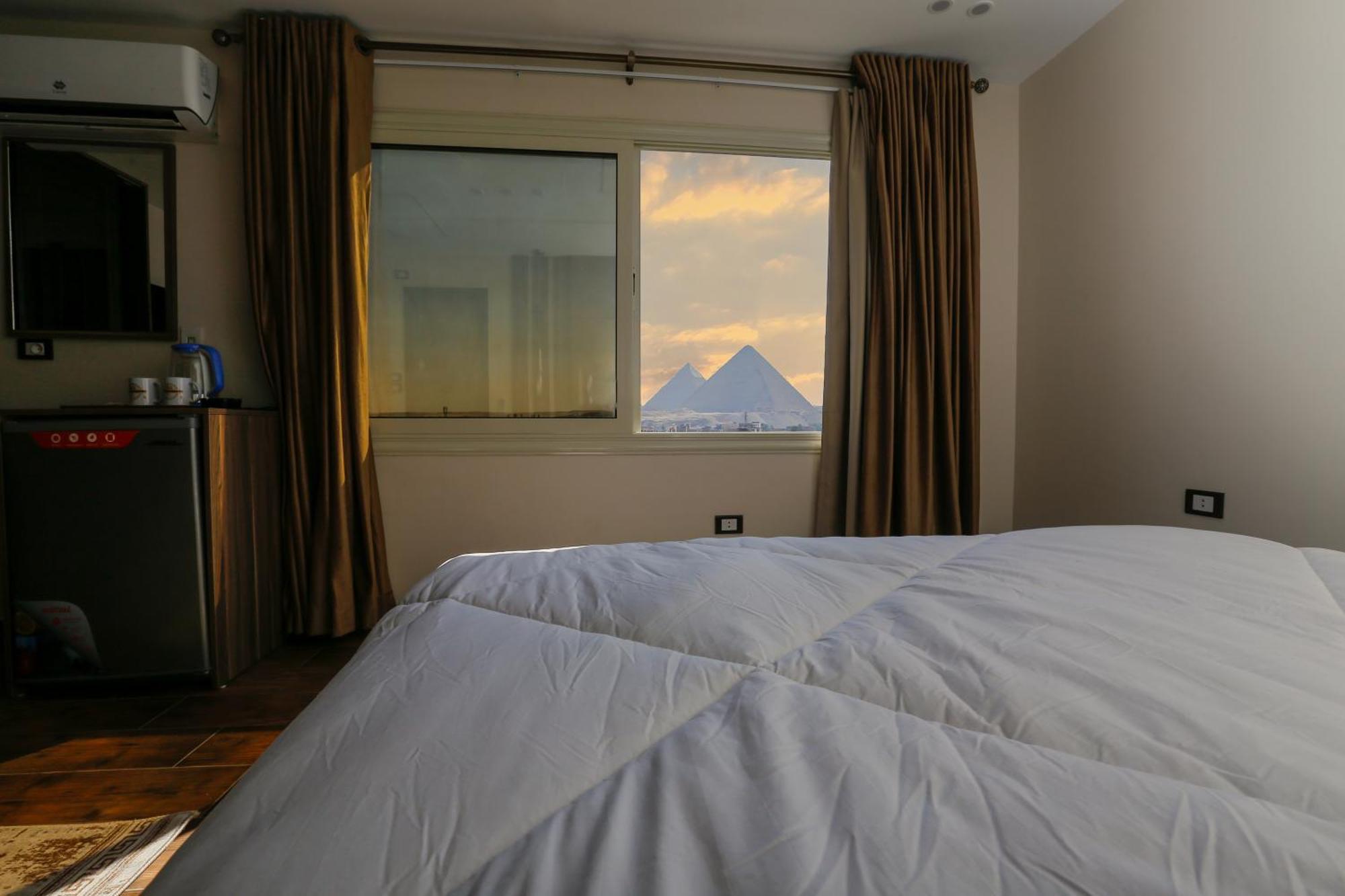Imperial Pyramids Heights View Bed and Breakfast Nazlet el-Sîsi Exteriör bild
